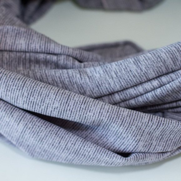 Lululemon Scarf in Lilac Heather Purple - Picture 5 of 9